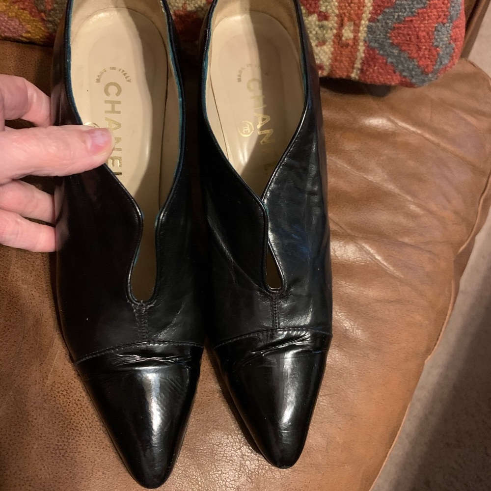 ***SOLD**** Black Chanel Split V Top Heels sz 38 - Picture 2 of 15